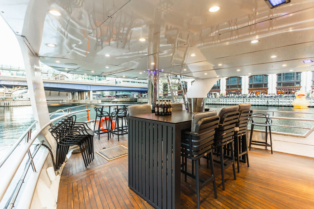 the-canary-yacht-accommodation-exterior-bar