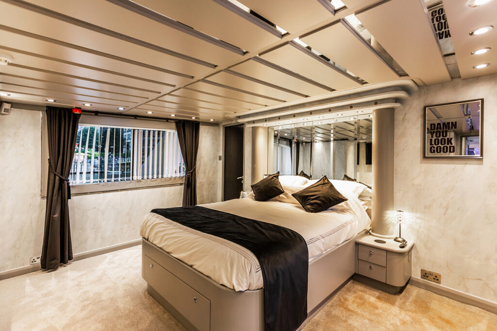 the-canary-yacht-accommodation-interior-bedroom-double2