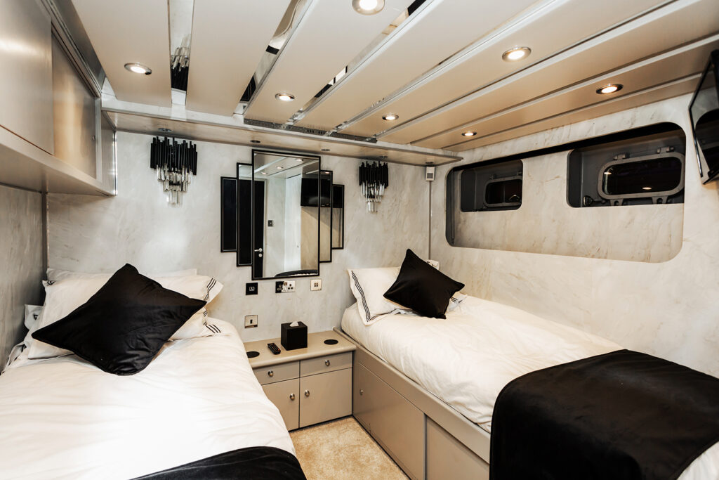 the-canary-yacht-accommodation-interior-bedroom-twin
