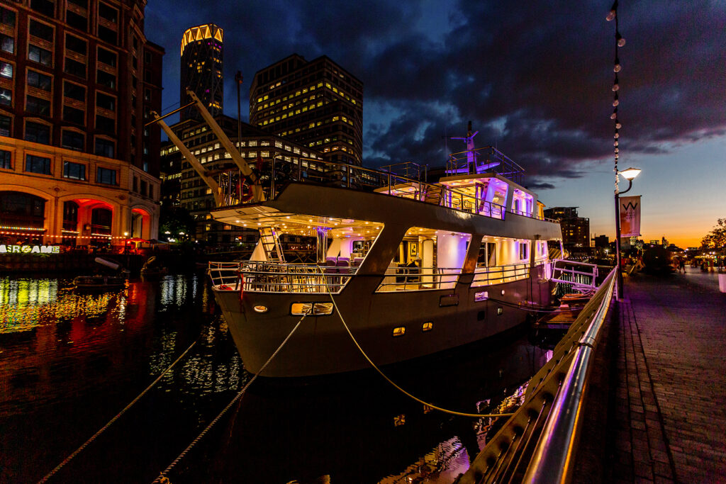 the-canary-yacht-events-and-hire-stern